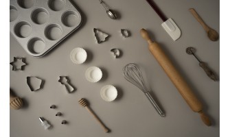 Gli attrezzi cake design indispensabili: dalla spatola al tagliapasta