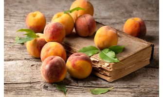 Dolci con pesche: scopri i benefici nascosti di questo frutto